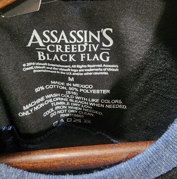 NWT 2016 Assassin's Creed Black Flag Long Sleeve Shirt - Picture 5 of 5
